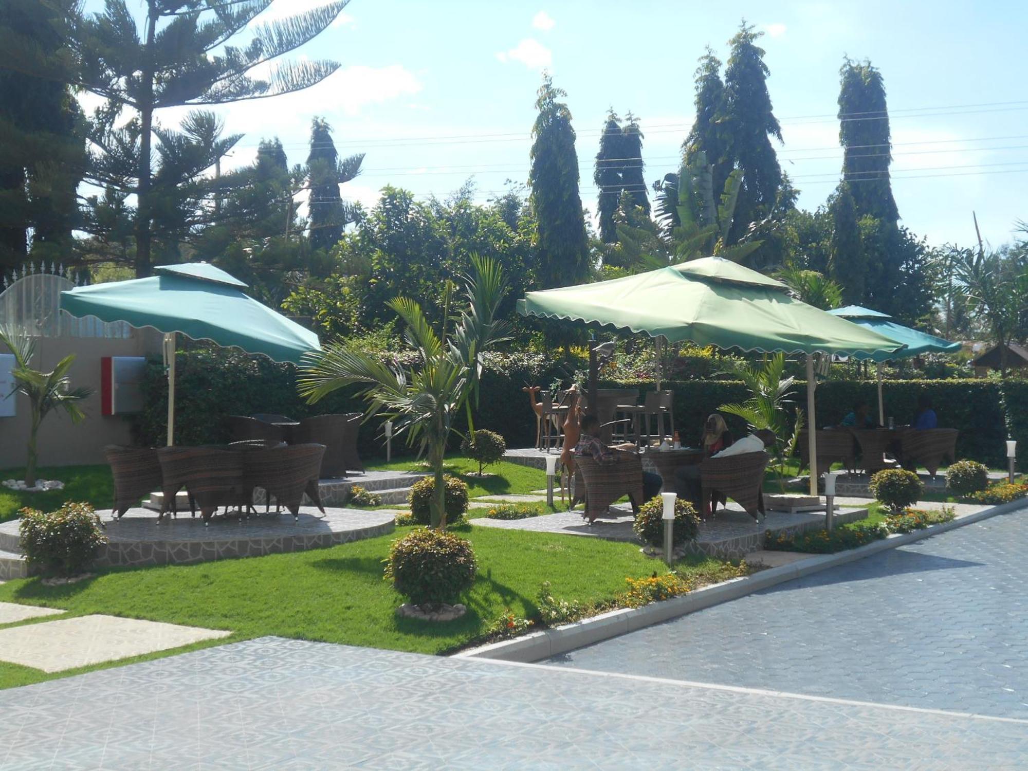 Adden Palace Hotel & Conference Centre Мванза Экстерьер фото